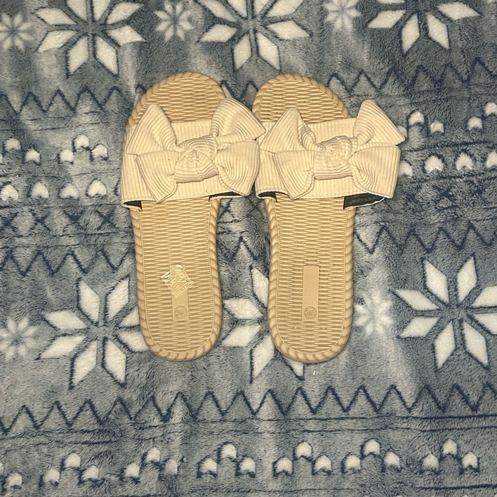 Elegant Tan Bow Loafers